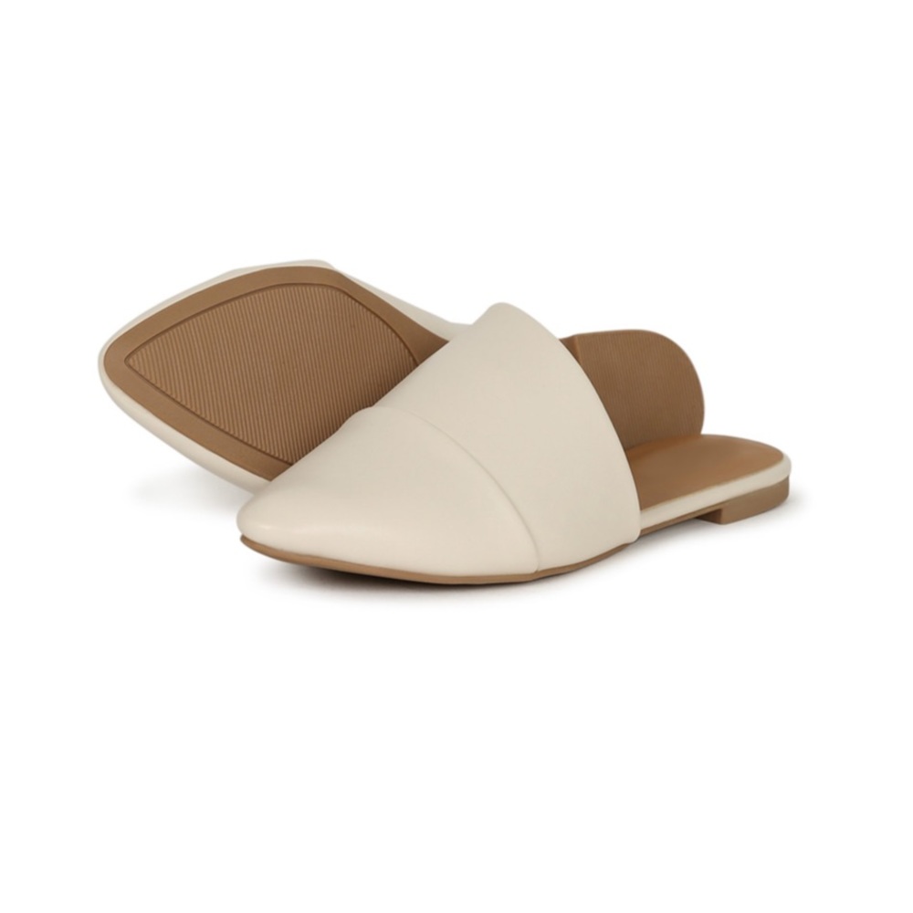 NWT Off White Pointy Toe Flat Mule